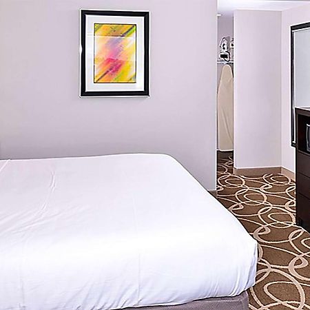 Elimwood Hotel, A Ramada By Wyndham Maryland Heights Esterno foto