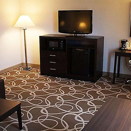 Elimwood Hotel, A Ramada By Wyndham Maryland Heights Esterno foto