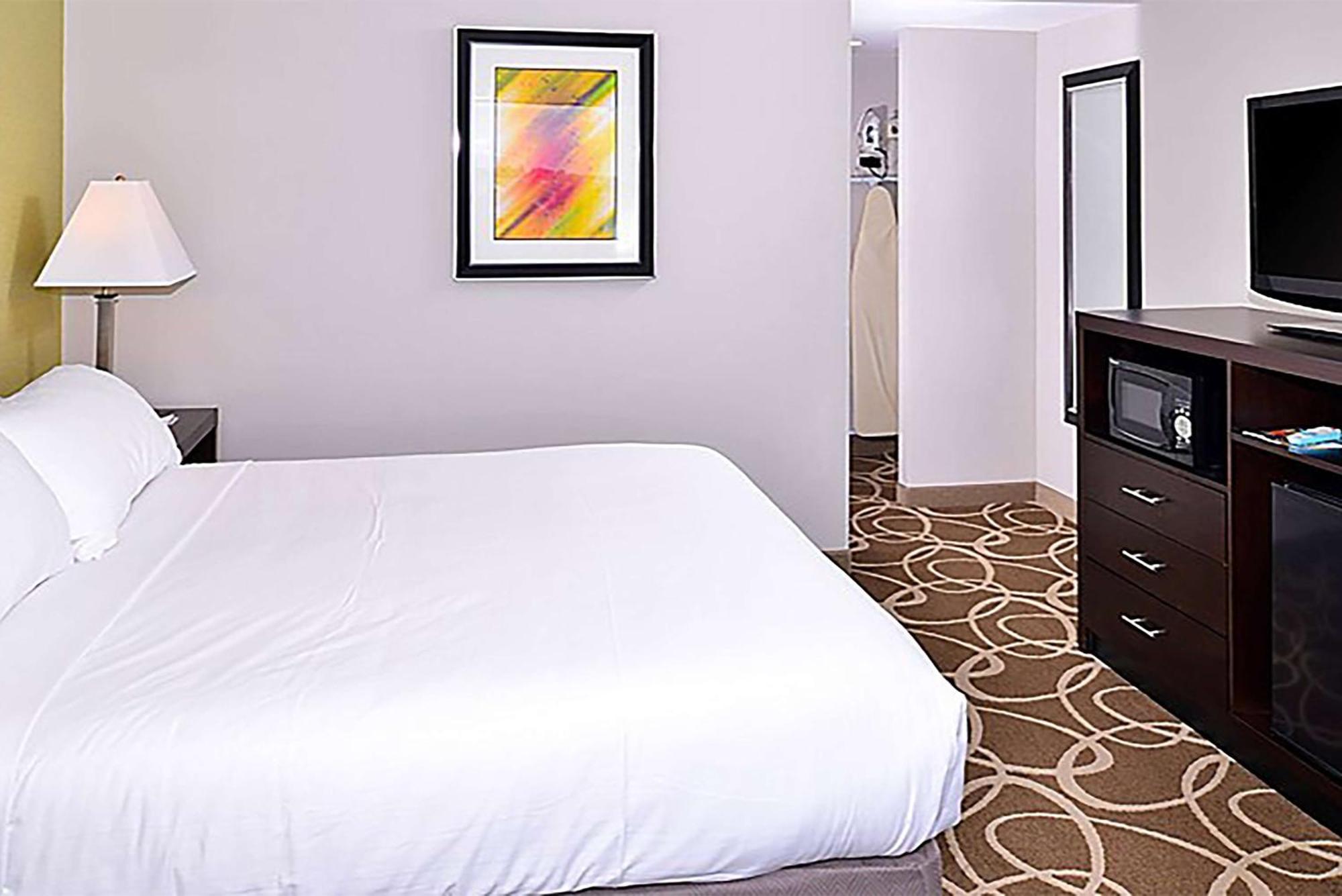 Elimwood Hotel, A Ramada By Wyndham Maryland Heights Esterno foto