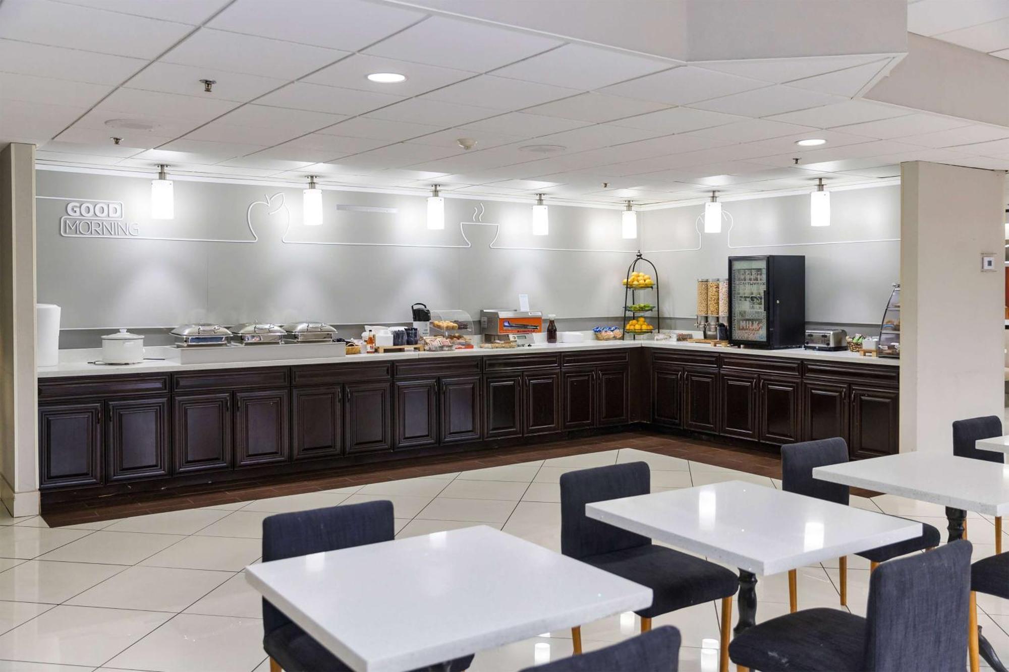 Elimwood Hotel, A Ramada By Wyndham Maryland Heights Esterno foto