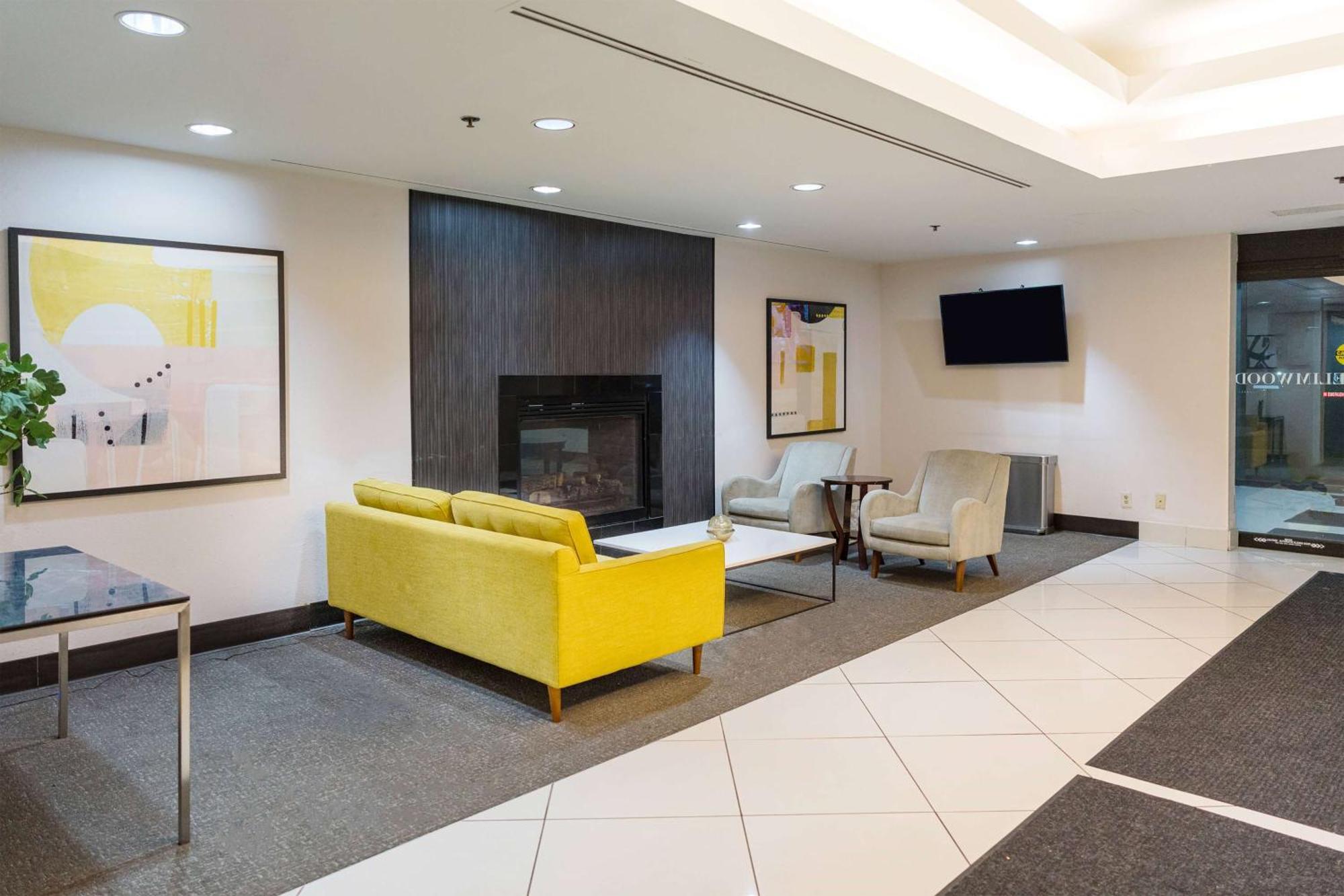 Elimwood Hotel, A Ramada By Wyndham Maryland Heights Esterno foto