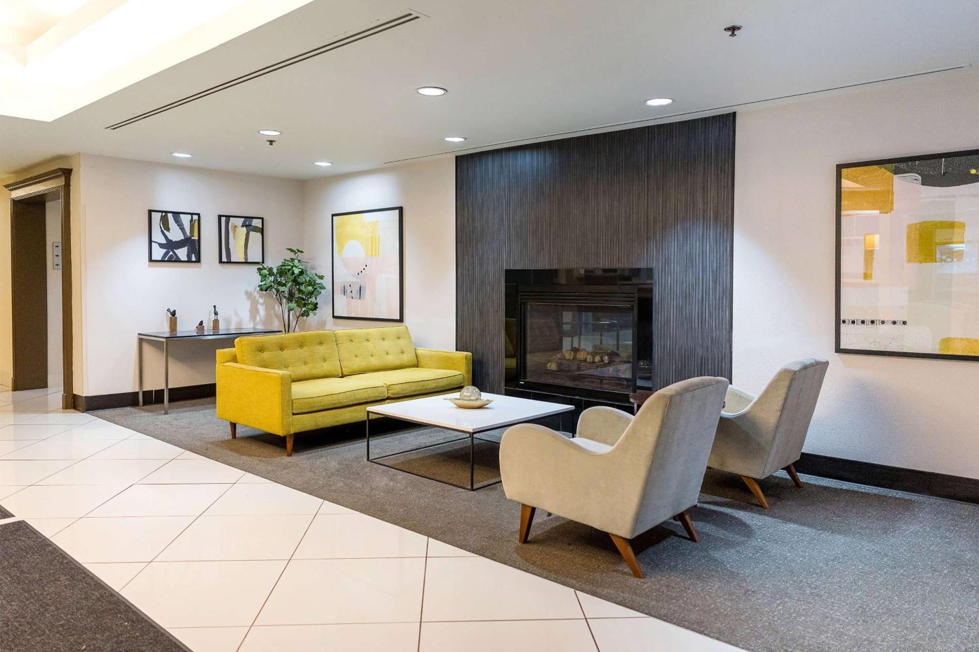Elimwood Hotel, A Ramada By Wyndham Maryland Heights Esterno foto
