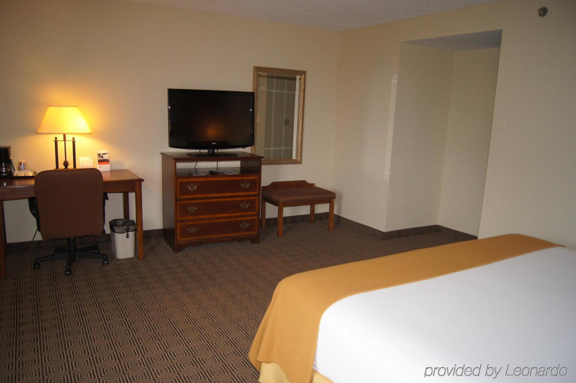 Elimwood Hotel, A Ramada By Wyndham Maryland Heights Esterno foto