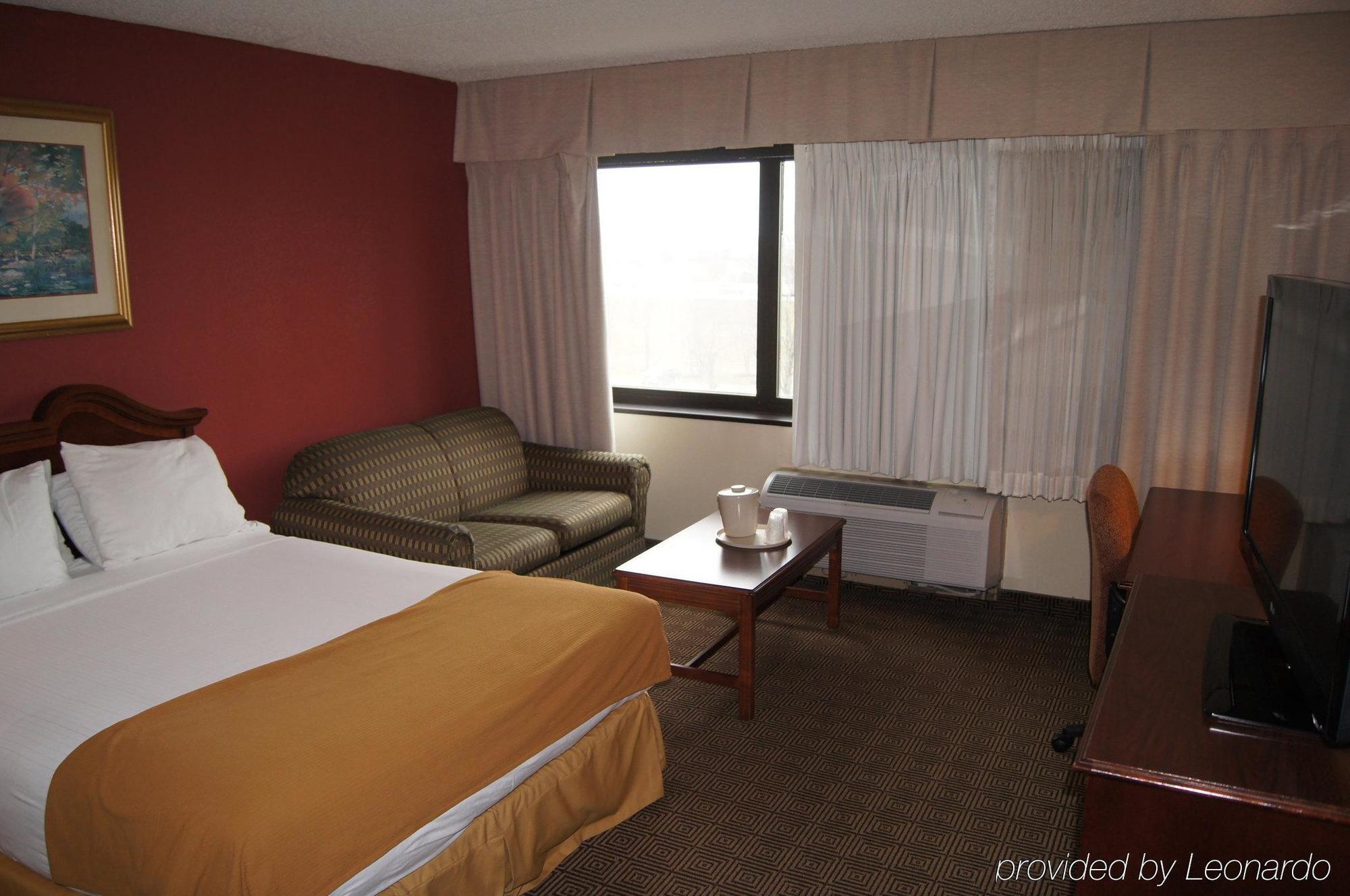 Elimwood Hotel, A Ramada By Wyndham Maryland Heights Esterno foto