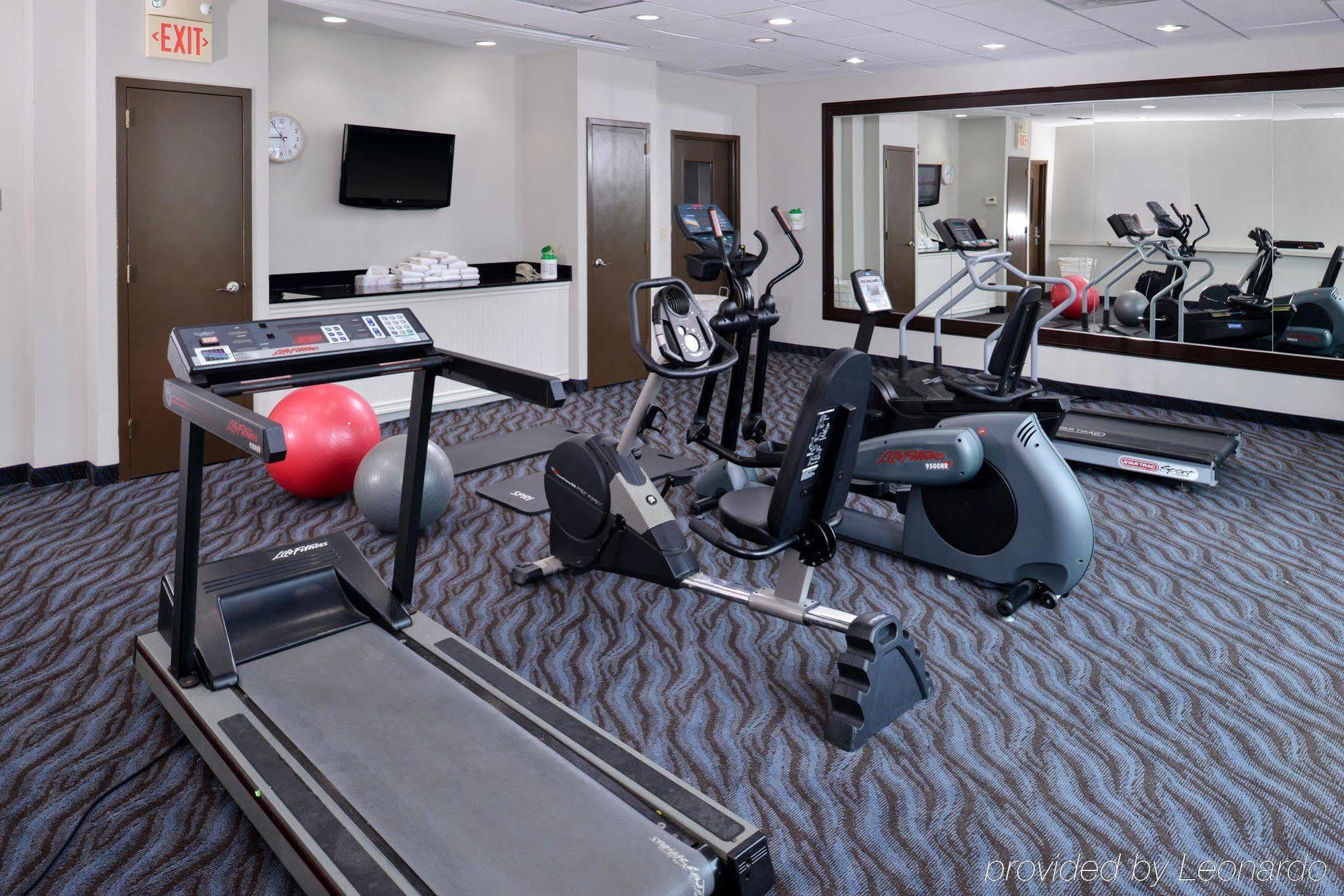 Elimwood Hotel, A Ramada By Wyndham Maryland Heights Esterno foto