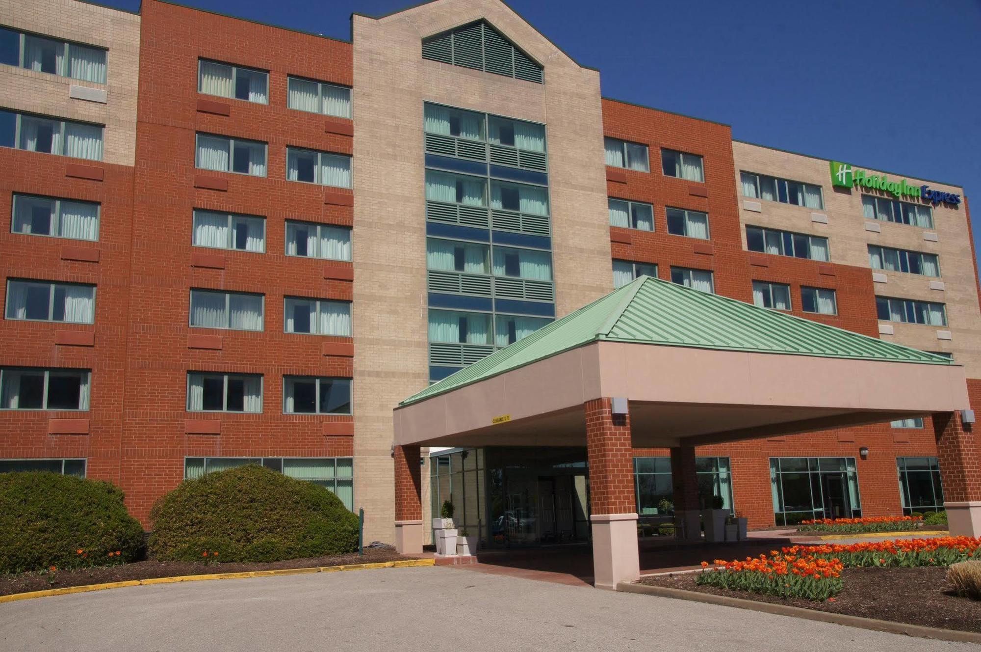 Elimwood Hotel, A Ramada By Wyndham Maryland Heights Esterno foto