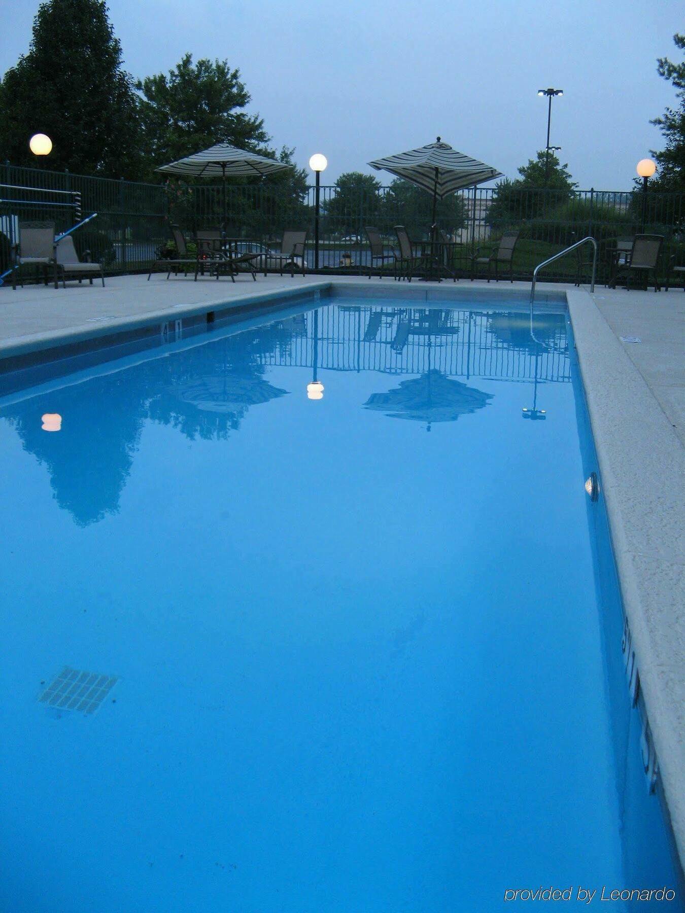 Elimwood Hotel, A Ramada By Wyndham Maryland Heights Esterno foto