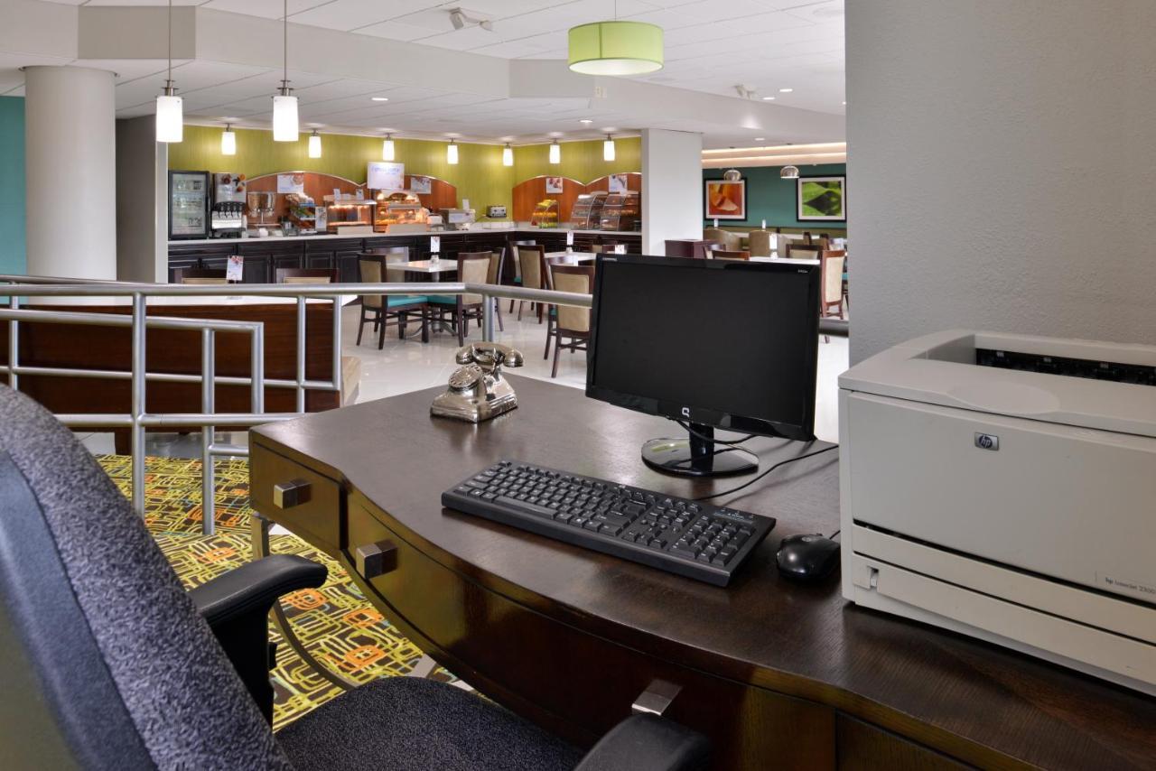 Elimwood Hotel, A Ramada By Wyndham Maryland Heights Esterno foto