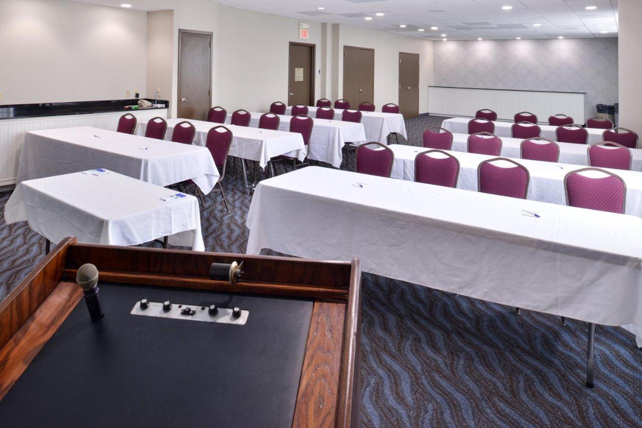 Elimwood Hotel, A Ramada By Wyndham Maryland Heights Esterno foto