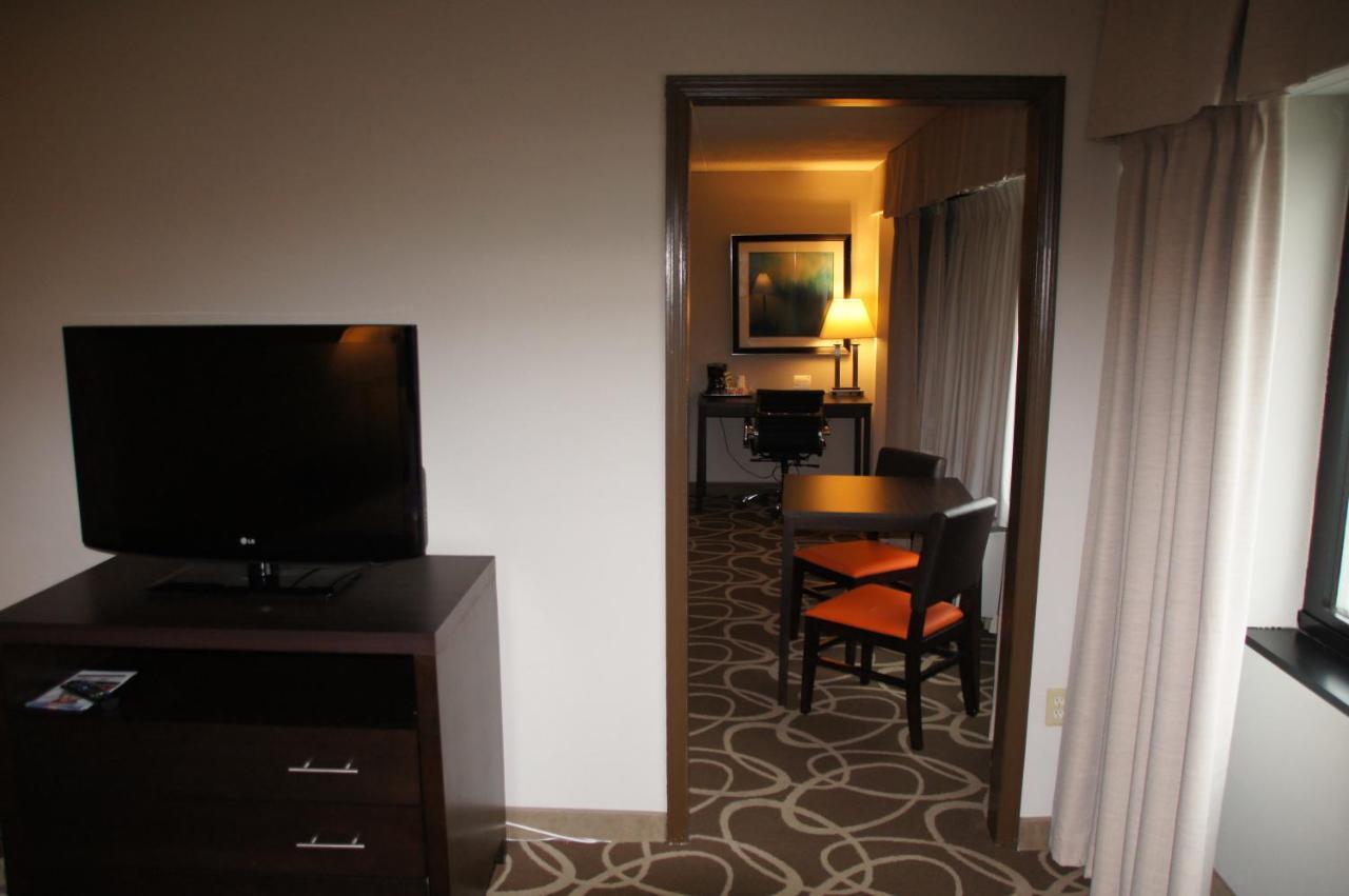 Elimwood Hotel, A Ramada By Wyndham Maryland Heights Esterno foto